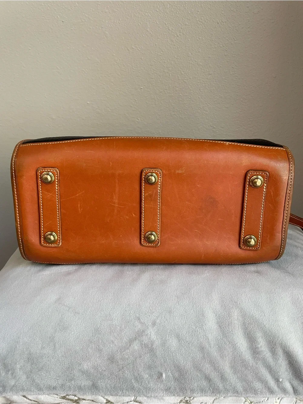 Dooney & Bourke Vintage All Weather Leather Handbag Black Tan Duck Logo AWL